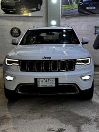 جيب كراند شيروكي(Limited Plus) 3 شاشات . الموديل : 2020 . (خليجي) .   ...