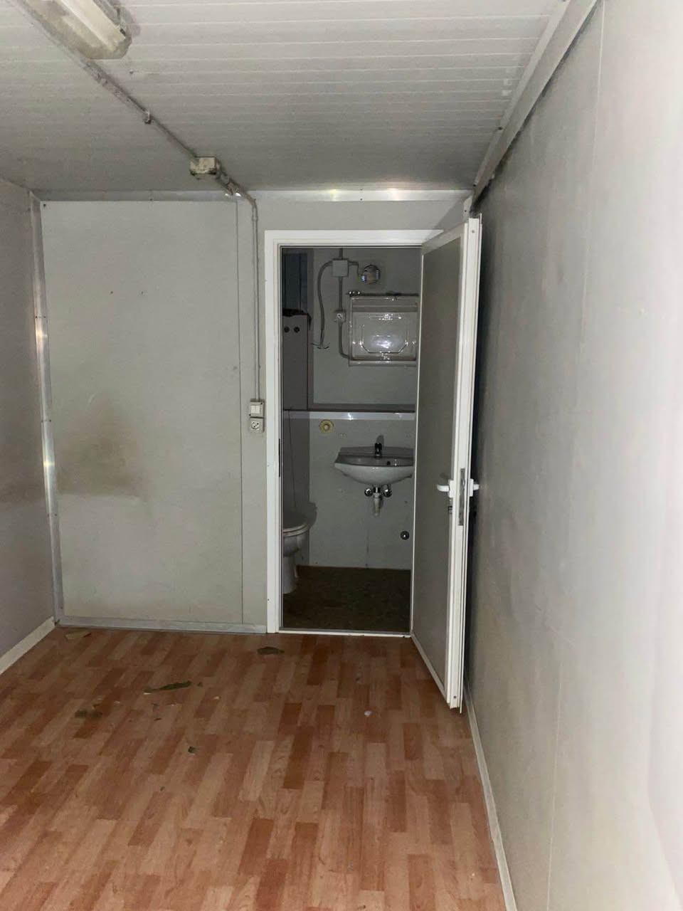 كرفان صنع إيطالي ضد الحرق والماء كامل تاسيسات الماء والكهرباء الطول ٦متر الاتصال با الرقم
*********** الرمادي, الأنبار
