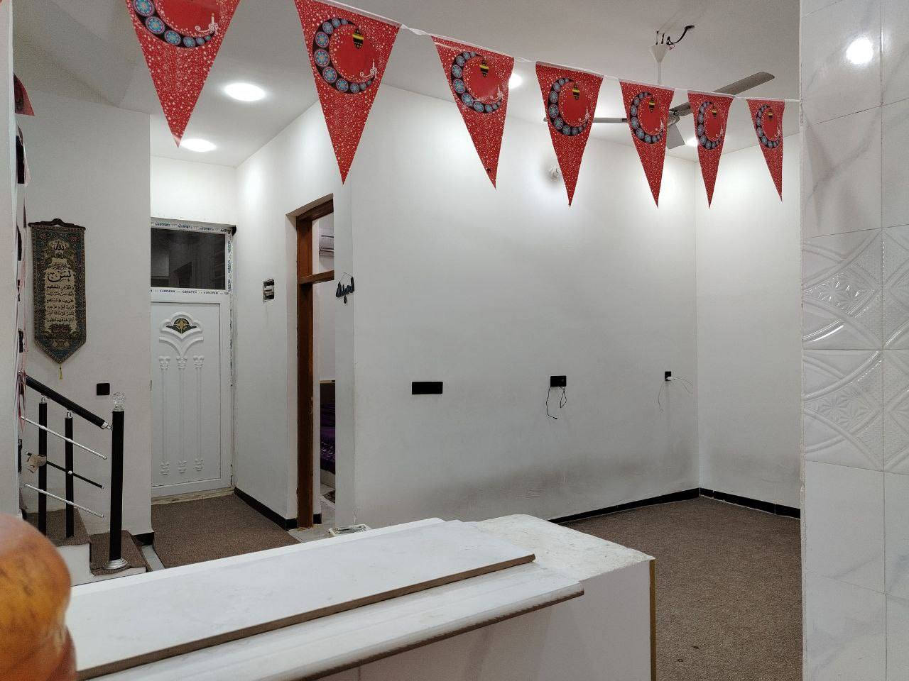 السلام عليكم

بيت ١٠٠ متر بلدوانم واجهة 7 نزال 14

صاير بشارع جامع الأخضر عبور السجه بنص الشارع مال جامع بفرع دلاليه الجوادين

بناء مالته كله نضيف كدامكم سنه 2025

الطابق الأرضي / استقبال مطبخ هول مفتوح علاستقبال تواليت خارجي وحمام مشترك داخلي ومنور وغرفه نوم

الطابق الثاني / غرفتين نوم وحمام مشترك وهول 

الطابق الثالث / سطح وبيتونه

السعر 135 وبي مجال

للاستفسار الاتصال على الرقم
*********** متوفر واتساب
