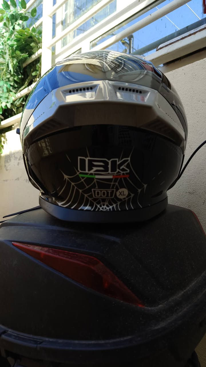 سلام وعليكم خوذه للبيع من ماركهIBK  السعر 65 مكاني موصل وتساب ***********
