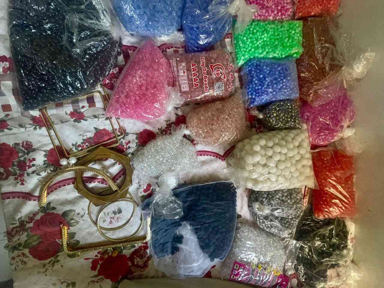 خرز حقائب بيهن كيلو ونص واربع كيلوو وخمسه قياس ١٠اكثر شي واكوو ١٢لولو و١٦لولو ابيض و١٨
الكل على ١٠٠
مكتني بغداد الشعب


**إذا كنت صاحب هذا الإعلان وتريد حذفه لأي سبب، رجاءا أرسل رسالة إلى الدعم الفني**