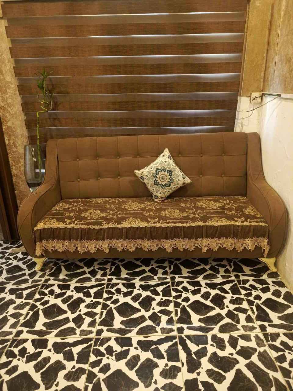 السلام عليكم تخم  تزگام درجاء اولى 10مقاعد +فاترينة
العنوان بغداد تواصل  ***********
اوتساب او  خاص
