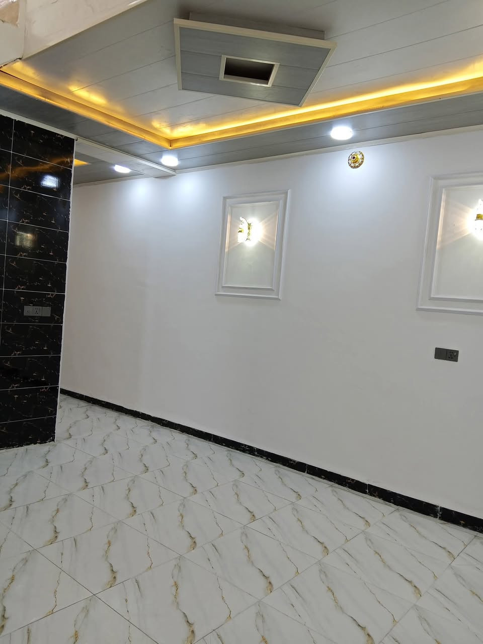 دار للبيع 🏡
 شغل نضام تركي كلش مرتب👌🏻
110 متر  #سند_25
بسعر 37مليون #قابل_للتفاوض

غرفتين/صاله/مطبخ/صحيات 2/استقبال
كراج كبير/مكشوفه 
ماء/كهرباء/سوق/مدارس/تبليط #عرض_15

#ملاحضه_قرب_100م_للشارع_في_الخط_ألاول

الموقع 🏡 نجف/شارع الصب عمود 317
للتواصل
‏‪***********
