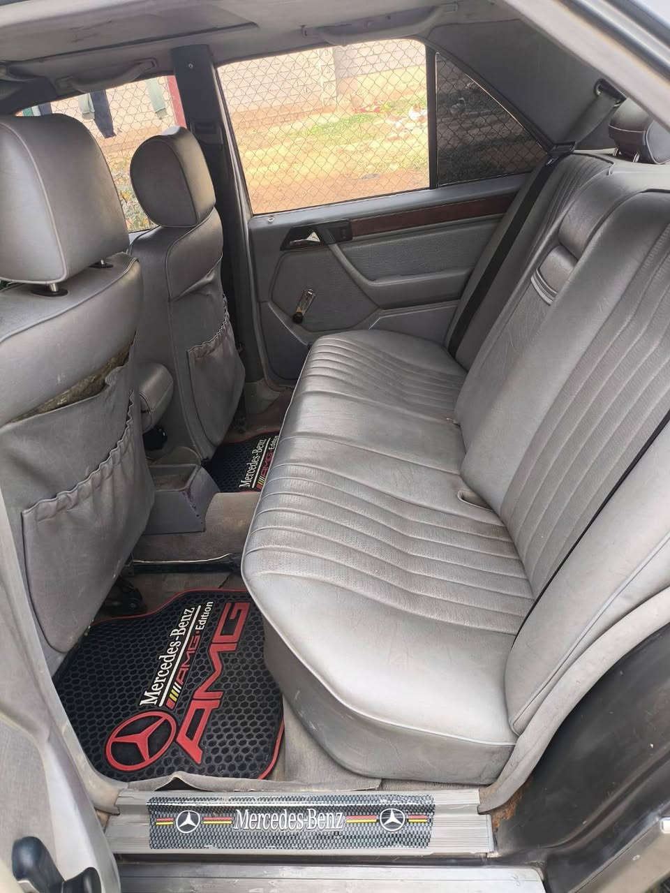 مرسيدس دب للبيع موديل 1989 
محور بطه tvv
كشن كهربائي
تبريد شغال 
اكسل جديد 
كير شرط
مكينه شرط
السياره كامله 
***********
***********
