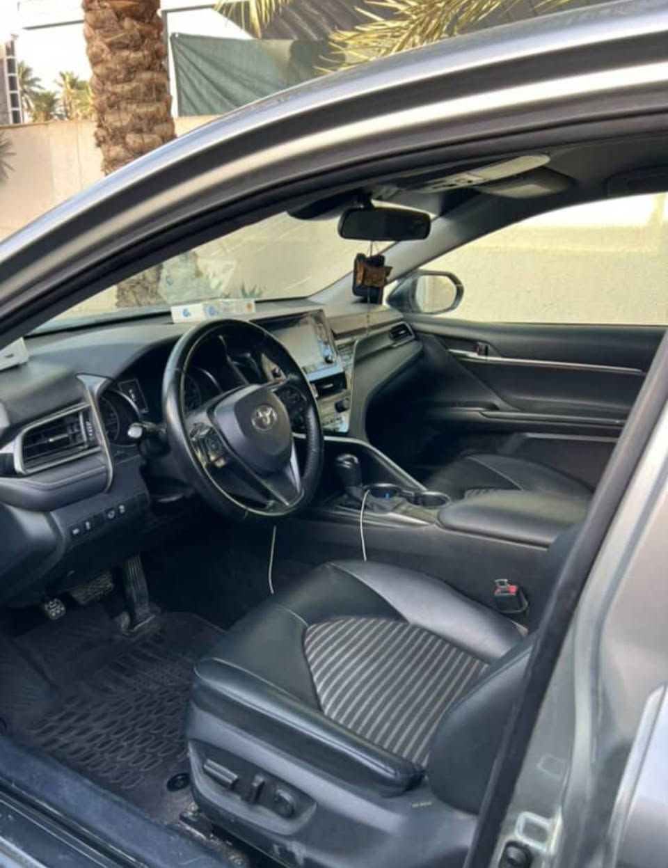 السلام عليكم
تيوتا كامري موديل 2022 السياره ماشيه 77 الف ميل الضرر جاملغ من جهه السايق مبدل ابلادي وشبر بل بنيد ما مصلح بعده والدعاميه الاماميه مصبوغه السياره فئه ال se  مكان السياره حله مركز السعر 168 وبيها مجال 
لل استفسار عن الرقم ***********
