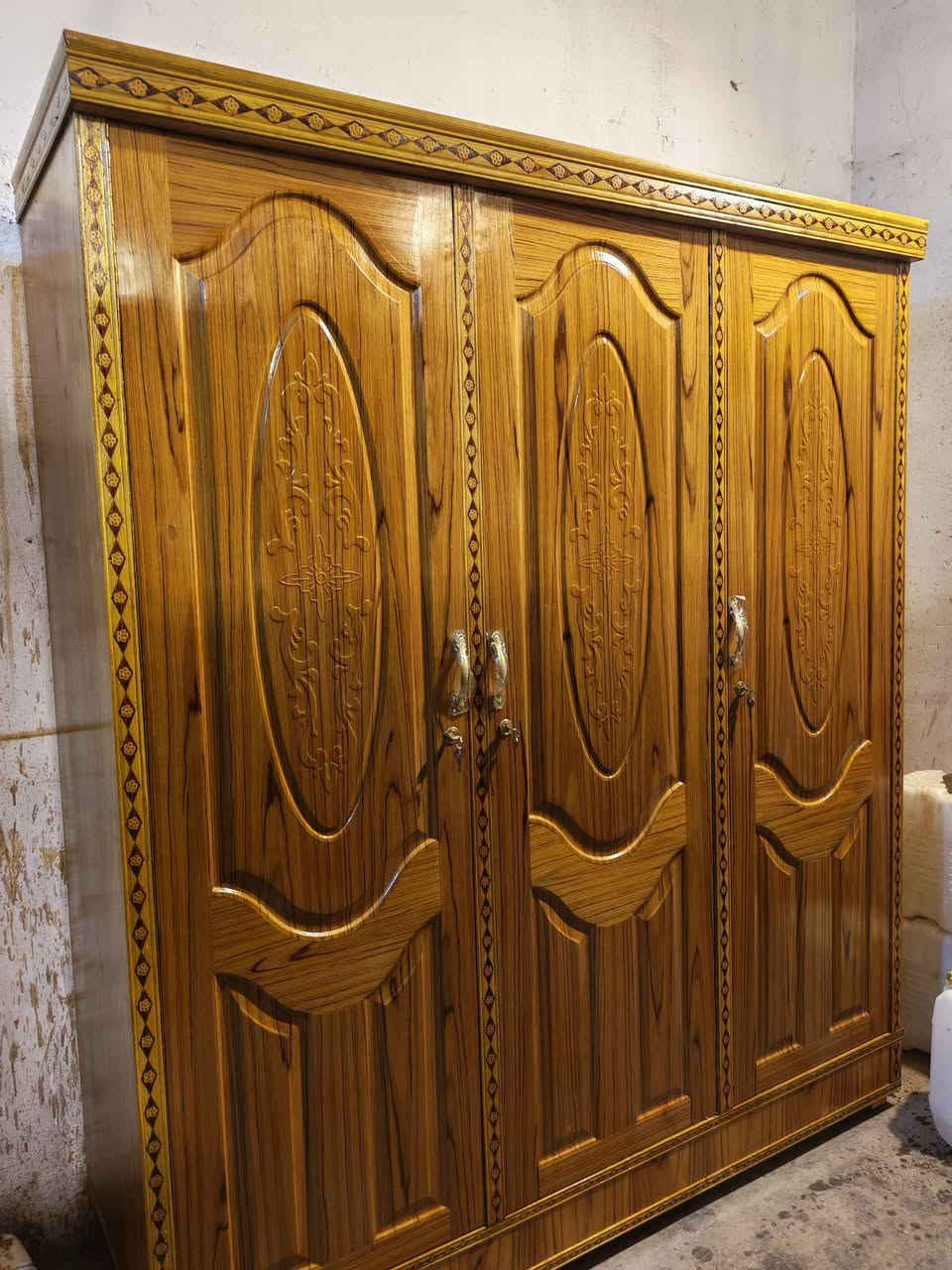 كنتور 3 باب بلوك فرش والبنجه رف 60 خشب سير جديد شغل مضبوط توصيل دخل #البصره فقط *********** البصرة, العراق
