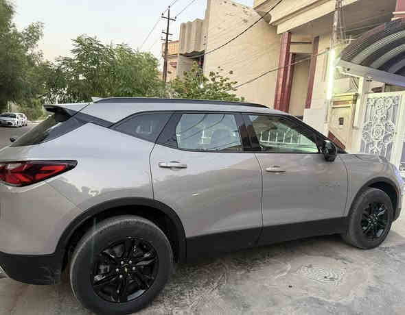 للبيع او مراوس ‎
 بلايزر 2021  لون مميز  وياه رقم حلو 

المحرك 2000 تيربو  فول حلوة مواصفات 

‎الضرر: جاملغ وباب  كما موضح بالصور 

————————————————————————
‎1-حجم المحرك 2000 تيربو 
‎2-كير ٩ نمر 
‎3-عداد المسافة 53  الف ميل. 
‎3-بصمة ابواب وتشغيل عن بعد. 
‎٥ بصمات 6
‎4-زينون عالي ناصي آصل. 
‎5-رادار امامي. .
‎6-اشاير مري. 
‎7-كامرة خلفي دوارة. 
‎9-المقاعد مخمل مغلف جلد ..
‎10-الكراسي الامامية كهرباء + 
‎12-تبريد خلفي قطعتين.-. 
‎13-تحكم ستيرن جهتين. 
‎14-سستم صوت متكامل. 
‎15-هاند بريك بصمة. 
‎16-تحديد مسار 
‎17- توقف ذاتي 
‎18- 3 وضعيات قيادة 

‎السيارة الله شاهد جاهزة من كلشي مابيها نقص برغي وبالعافية عالياخذها ...

‎مكان السيارة : محافظة بغداد 
‎ رقم صاحب السيارة ***********
***********

‎السعر 200$
