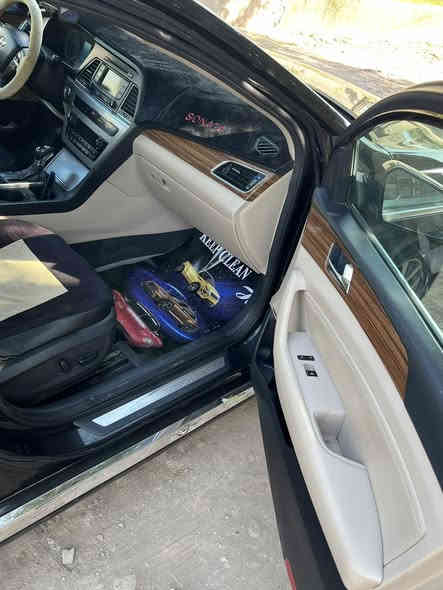 سيارة سوناتا 
موديل 2015
سياره باسمي
فئة Limited (لمتد)
اللون: (اسود )
نظيفة جداً / الحادث فقط الجاملغ الامامي 
السعر: (127) وبيه مجال بسيط 

إضاءة LED نهارية + زينون أمامي
حساسات أمامية وخلفية
جناح خلفي
مرايا كهربائية قابلة للطي
جنوط سبورت أصلية

مواصفات داخلية:
بصمة تشغيل + دخول ذكي
مقاعد جلد أصلية
تحكم كهربائي بالمقاعد + تبريد وتسخين
شاشة كبيرة مع كاميرا خلفية
تحكم بالدركسون (بلوتوث – وسائط – مثبت سرعة)
تكييف قطعتين المناطق
ستائر خلفية

محرك 2.4 اقتصادي وقوي
سبورت مود
نظام ABS
مانع انزلاق ESP
للاستفسار:***********
