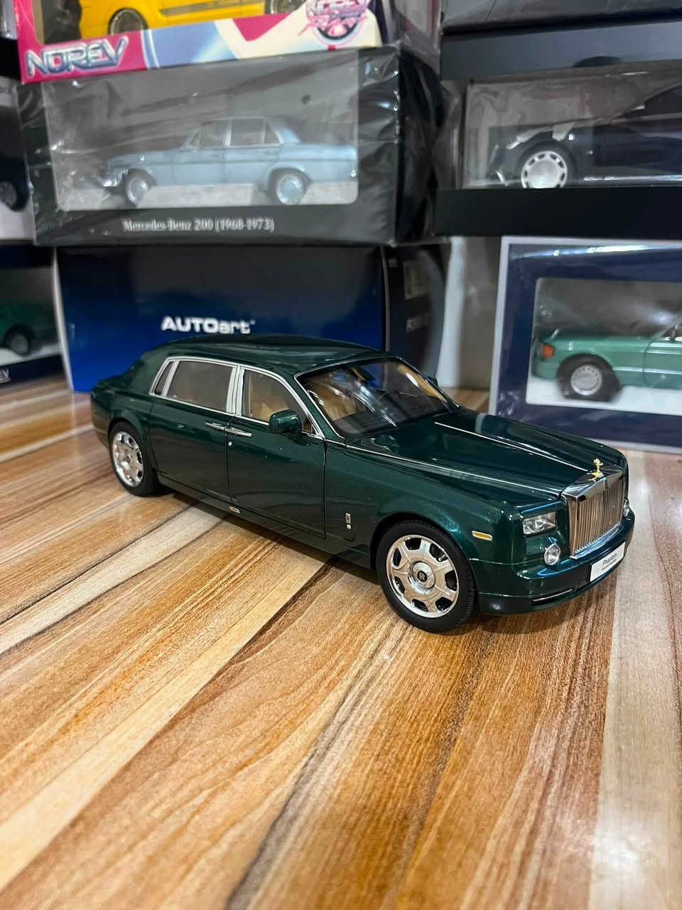 مساء الخير اصدقائي
1/18
Rolls-royce 
Phantomextended wheelbase
Kyosho 
Green
السعر 330$


**إذا كنت صاحب هذا الإعلان وتريد حذفه لأي سبب، رجاءا أرسل رسالة إلى الدعم الفني**