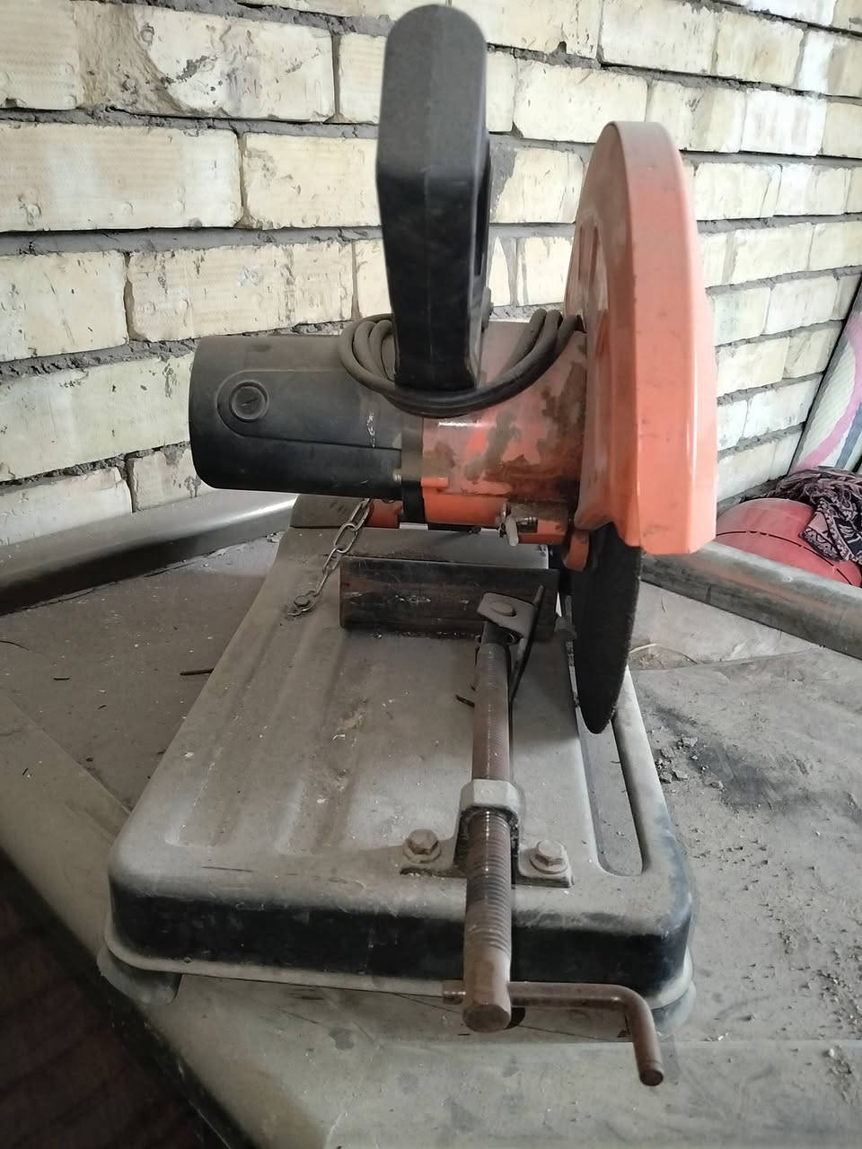 كتر حديد للبيع جدآ نضيف وستعمال قليل سعر 80وبي مجال
*********** واتساب
