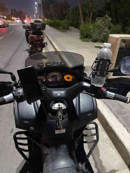 سلام عليكم اخوتي الطيبين سلفر ونج بوليسي 400 دراجه كفاله عامله من كلشي صارلي شهر ونص من اخذتها من رمبه دراجه وكاله وعليها درع امامي خلفي والدرع الخلفي اني فاتحه ضامه بلبيت والشراي بيه خير ويدلل وسعر خاص بسبب النفوس الضعيفه ومع احترامي للزينين مكاني بغداد وهاذا رقمي *********** للعلم الدراجه ماشيه فقط 16 الف يعني رمبه الدراجه
