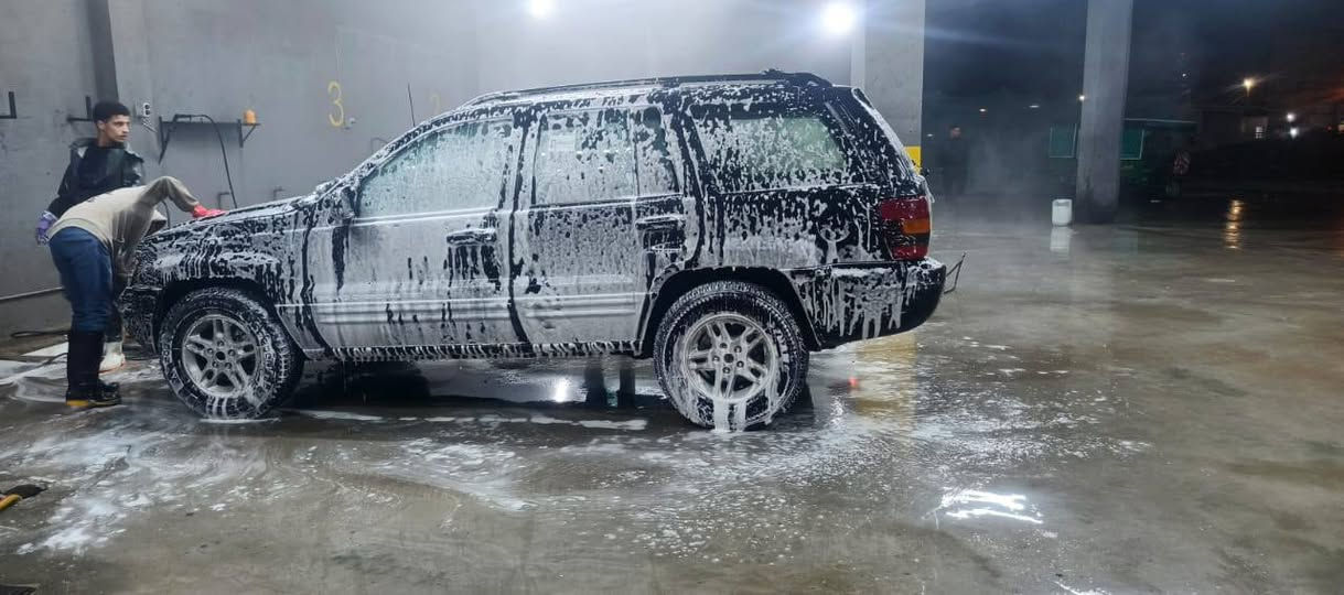 سياره جيب شروكي 2004
رقم نينوى بسمي شرط تحويل 
لوكير بيه يعني تحول من دفع خلفي اله رباعي 4x4
تايايت جديده 
بيه نضام ايرباك دشبول وستيرن 
بيه شاشه تحكم بل عقل وتبين بيه اعطال السياره وتحذير 
تحكم امريات كهرب 
مكينه وكير شرط 
حادثه شضايه مال تحرير بس مصلحات 
صبغ شركه بيها مكانات صبغ تلقيطات وبيها كاربون بانزين
مكاني موصل ايمن
وبيه بعد موصفات 
حلوه سعرها 58 ورقه 
***********
