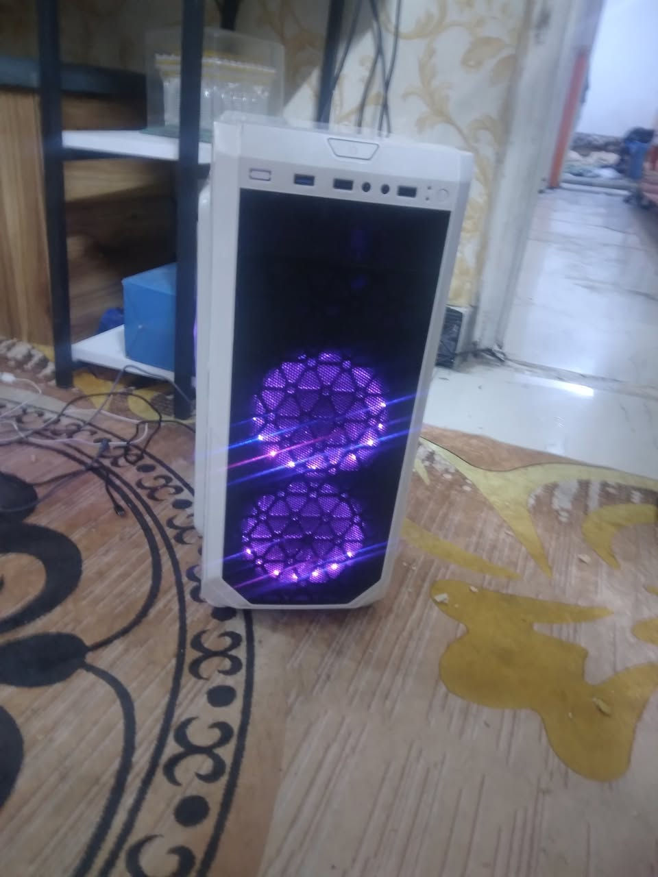 pc للبيع
المعالج i5جيل ثالث حرف k
رام 8 ddr3
هارد 128ssd 
كارت hd5450
للبيع ب120
مكان بغداد الشعب 
***********
