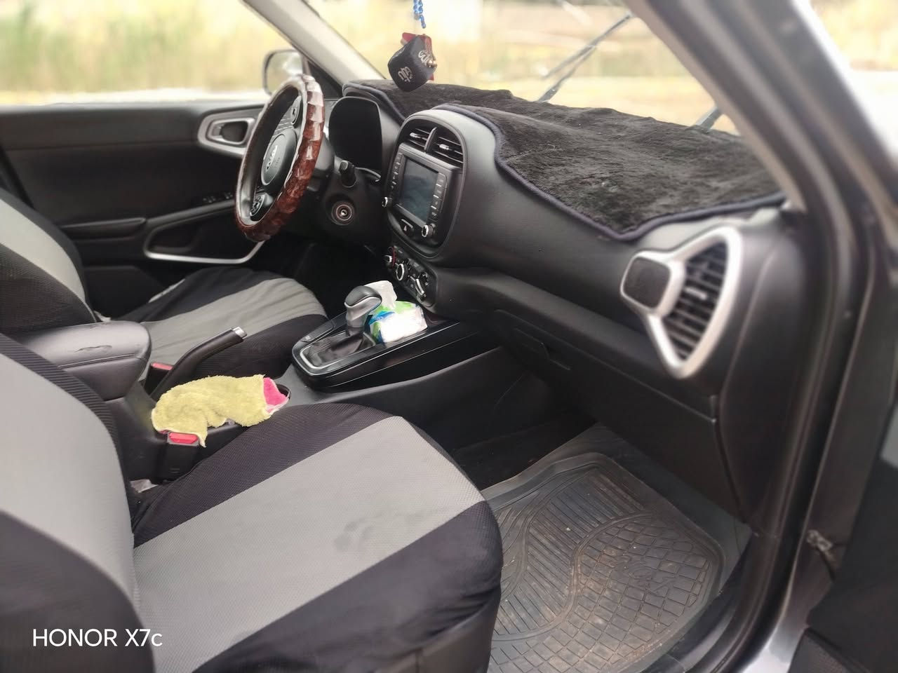 سلام عليكم صول 2020وارد امريكي بيها وبنيد كير مكينه كفاله سياره جديده  سعرها 140وبيها مجال بسيط***********
