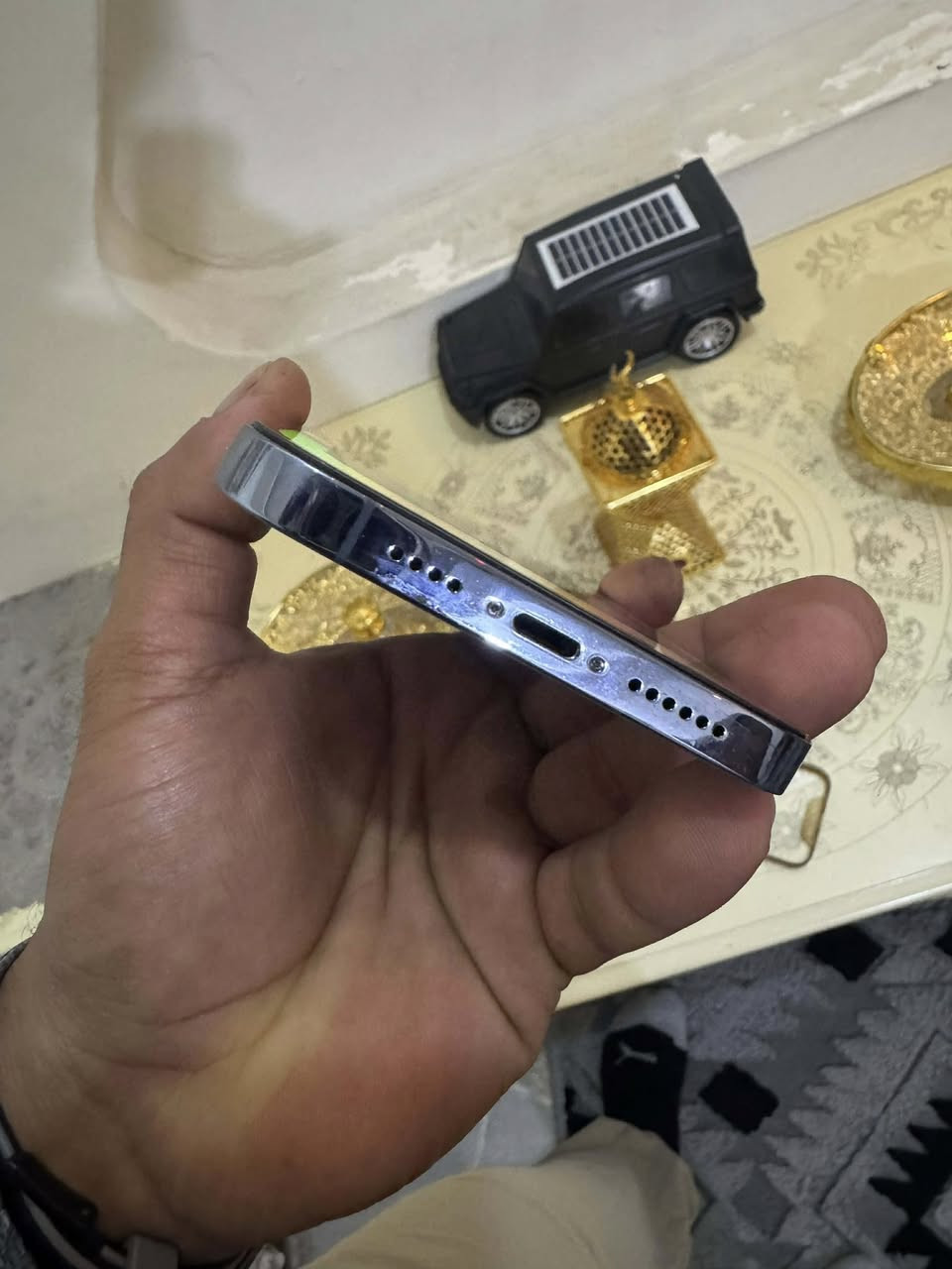 السلام عليكم شباب ايفون 13 برو مكس للبيع نظافه مثل متشوفون بس مبدل بيه شاشه فقط السعر 450 وبيه مجال شويه للشراي   مكاني الغزاليه خابر او راسلني ماسنجر ***********
