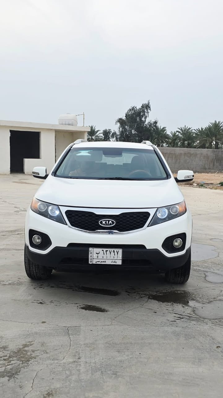 السلام عليكم 
سورنتو موديل 2012 خليجيه 
كير ومحرك بحاله جيده 
بيها صبغ بلجنطه 
شاشه تحكم مقود جهتين ثلاث قطع تبريد 
4 سلندر 2400 دوش 7 راكب 
رقم بغداد سياره حلو ونضيفه 
مكاني بغداد اليوسفية ناحية الرشيد 
السعر 134 وبي مجال بسيط 
*********** غيث الحميري
