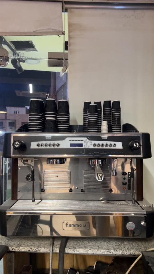 مكينة قهوه اكسبريس ايطالي +طاحونه ايطالي مستعمل شهر فقط ضمان سنه ثنينهم ب28 ورقه مكاني منصور ***********
