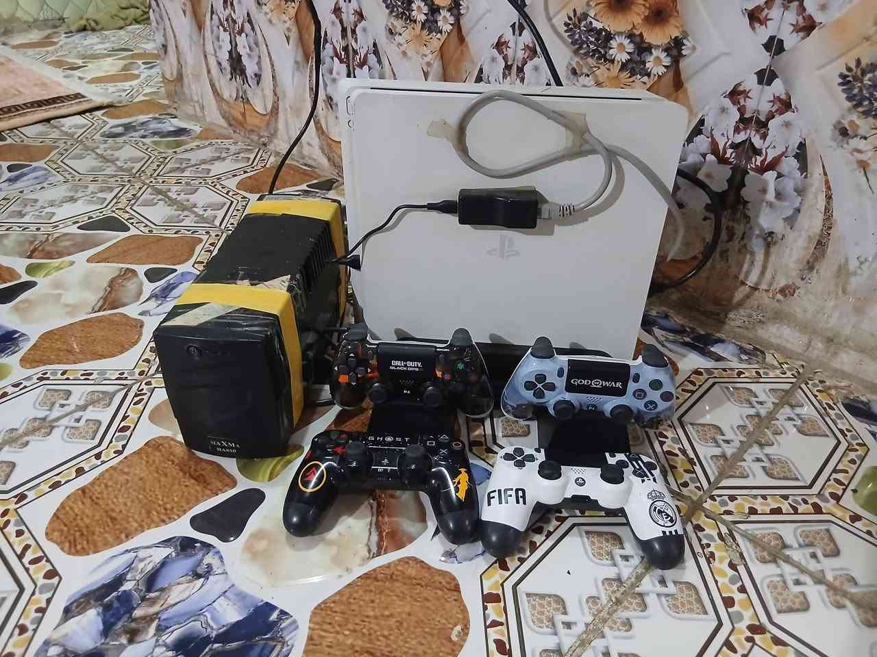 بلي 4 نضام 11 مهكر  لك ستيكر مامفتوح 
بابل محاويل 
نص تيره  500
يحتوي على ملحقات  
1 يوبيس  
2 جوستك العدد7 
3 قاعده تبريد وبنفس لحضه تشحن جوستك 
السعر 325  وبي مجال
***********  واتساب
