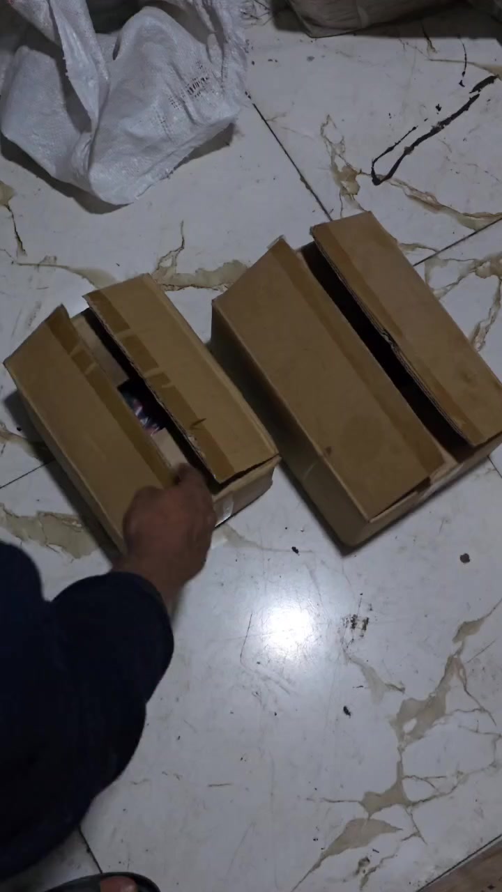 🎬 فيديو العرض: تشكيلة كنترولات  هيدروليكية شاملة! ⚙️🔧

في هذا الفيديو نقدم لكم تشكيلتنا الكاملة من الكنترولات الهيدروليكية، المتوفرة بكافة الأحجام والأنواع لتلائم جميع احتياجاتكم. 🔄📏

---

✅ نطاق منتجاتنا:

🔹 كنترولات 1 خط (صمامات التحكم أحادية المسار) ➡️
🔹 كنترولات 2 خط (صمامات التحكم ثنائية المسار) ↔️
🔹 كنترولات 3 خط (صمامات التحكم ثلاثية المسار) 🔀
🔹 كنترولات 4 خط (صمامات التحكم رباعية المسار) ⚙️
🔹 كنترولات 5 خط (صمامات التحكم خماسية المسار) 🌀
🔹 كنترولات 6 خط (صمامات التحكم سداسية المسار) 🔧

⭐ مميزات منتجاتنا:

• تنوع غير مسبوق في عدد الخطوط والأحجام 📊
• جودة تصنيع عالية تضمن المتانة والأداء الموثوق ✅
• تحكم دقيق في تدفق واتجاه الزيت الهيدروليكي 🎯
• سهولة التركيب والتوافق مع الأنظمة المختلفة ⚙️

---

🏭 مجالات الاستخدام:

🏭 الأنظمة الهيدروليكية الصناعية
🚜 المعدات الزراعية والجرارات
🏗️ معدات البناء والروافع
⚙️ الماكينات وخطوط الإنتاج

---

💎 لماذا نتميز؟

🎯 تشكيلة شاملة من 1 إلى 6 خطوط
⚡ جودة أصلية مع ضمان الأداء
🚚 توصيل سريع للطلبات
🔧 دعم فني متخصص لمساعدتك في الاختيار

---

📞 للحصول على المشورة الفنية:
***********
راسلونا الآن لمعرفة نوع الكنترول المناسب لتطبيقك! 💬📲

#كنترولات_هيدروليك #صمامات_تحكم #هيدروليك #معدات_صناعية #قطع_غيار #معدات_ورش #معدات_ثقيلة

---
