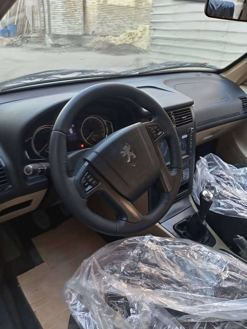 السلام عليكم 
للبيع بيجو بارص 
موديل 2025
لون سلفر السياره كفاله عامه من الزلغ بحاله الزيرو 
على وضع الشركه السياره ماشيه 15الف 
السياره مرقمه ذي قار حره باسمي تحويل ثاني يوم
مكانها ناصريه مركز 
***********
