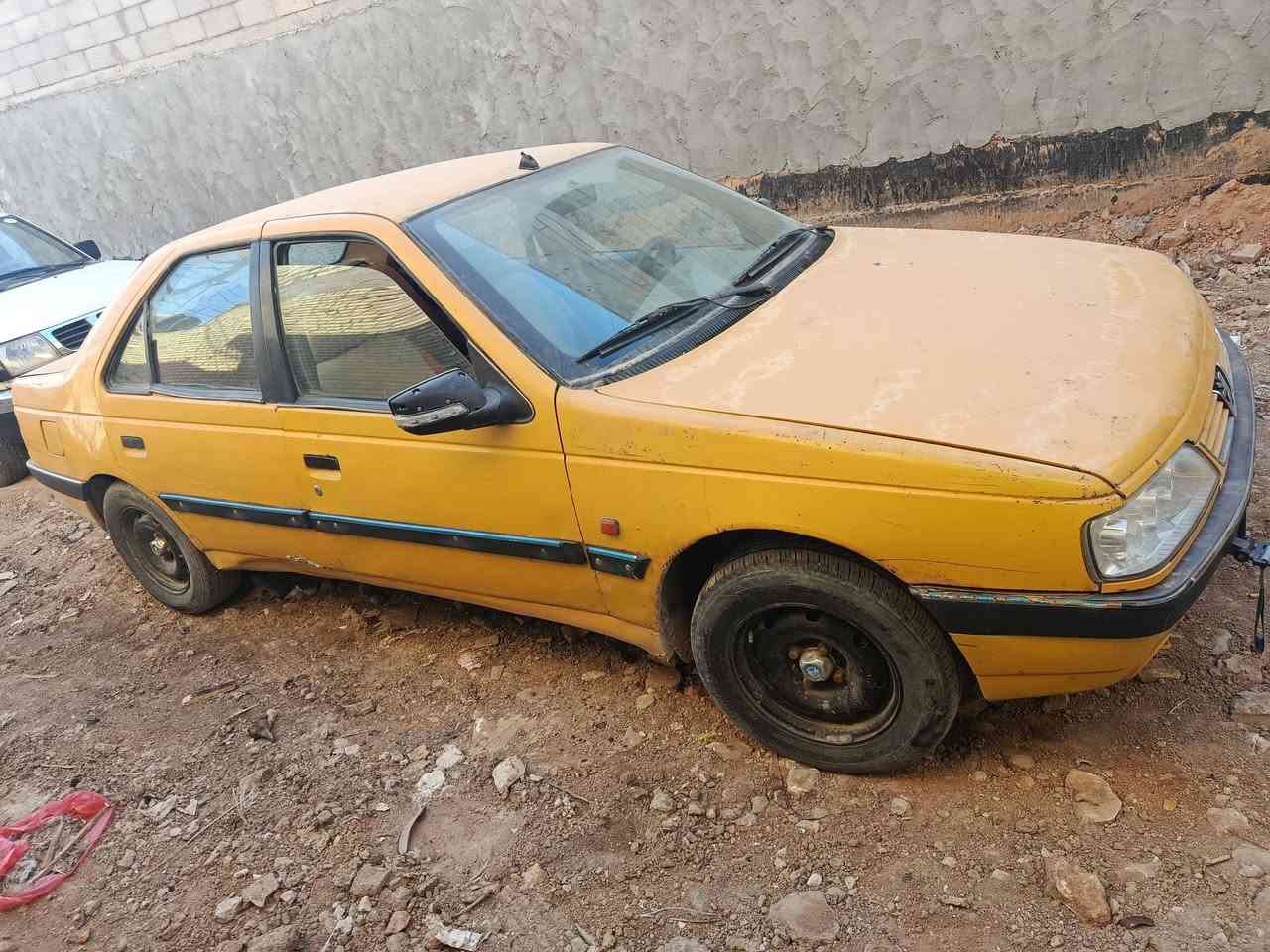 بيجو ٤٠٥ موديل ١٢ مكفوله من الضربه سنويه ساقطه تخم تاير مكينه كير كورلا الكير عاطل السعر ٢٠ وبيه مجال مكان النجف الحيره ***********
