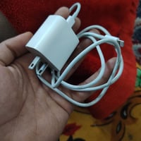 شاحن آيفون سريع ب25 وبي مجال تواصل واتساب 07893750892