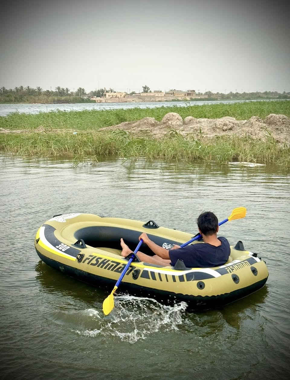 زورق نفخ قياس 3 متر ملحقاته جدافات ثنين ومخاد نفخ ثنين ينفخ على اي بم عادي السعر 120 رقم المبايل ***********
