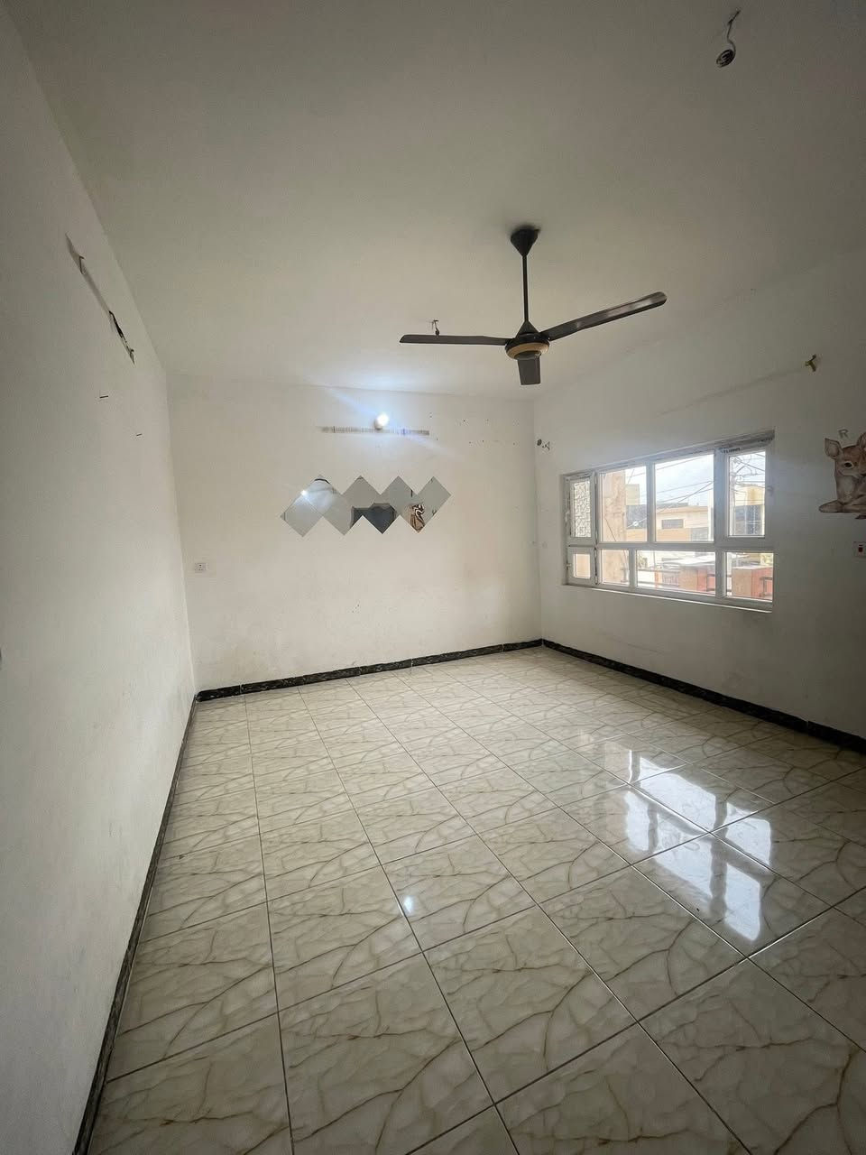 مشتمل طابق ثاني  للايجار بناء نظيف شارع ٢٠ متر 🏡🟠

🟠#الموقع : حي الاسرى والمفقودين 

🟠#المسـاحة :150 متر 

 التفاصيل   
غرفتين نوم وصاله ومطبخ وصحيات وكراج سياره 
——————————————————ا 
⚜️بأمكانكم عرض عقارتكم لدينا سواء كانت #بيــع أو #أستثـمار 
 
مكتبـــ جنــة عدن  

للاستثمار والتطوير العقاري معكم نحو الافضل للإستفسار
يمكنكم مراسلة الصفحة 

اوالاتصال بالأرقام التأليه 
*********** 
***********

عنوان المكتب (كركوك - عدن سايدين  الجنسيه والجوازات عماره البحرين
