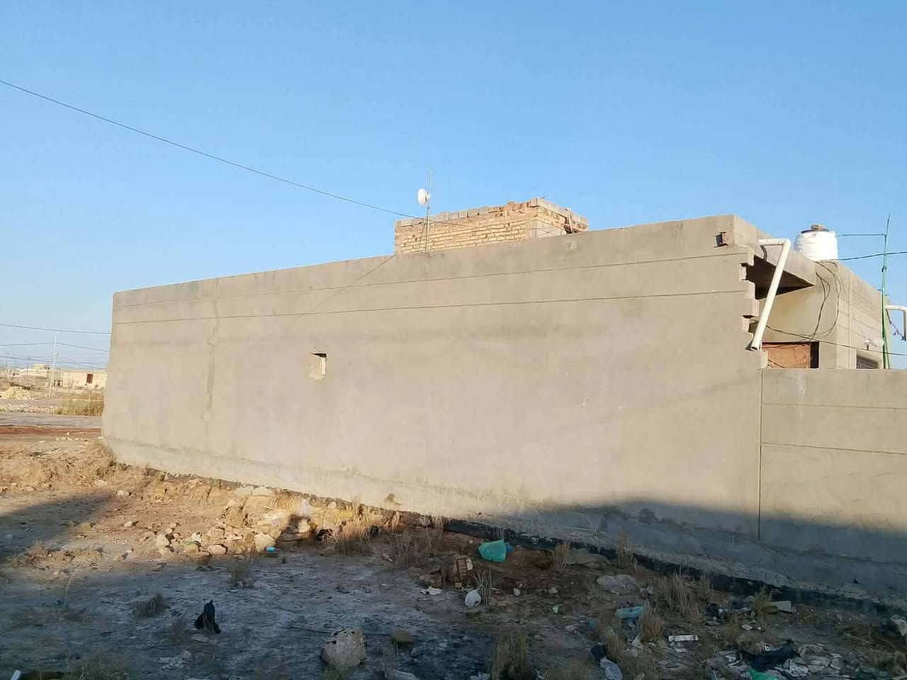 بيت للبيع حي الزيتون خلف العمارات المساحه 210 كلش حلوه يىهم مراوس  مع الفرق او على أقساطد  أو بيع حسب التفاق سند 25سعر 43 ومجال بصيط مرقم كامل***********
