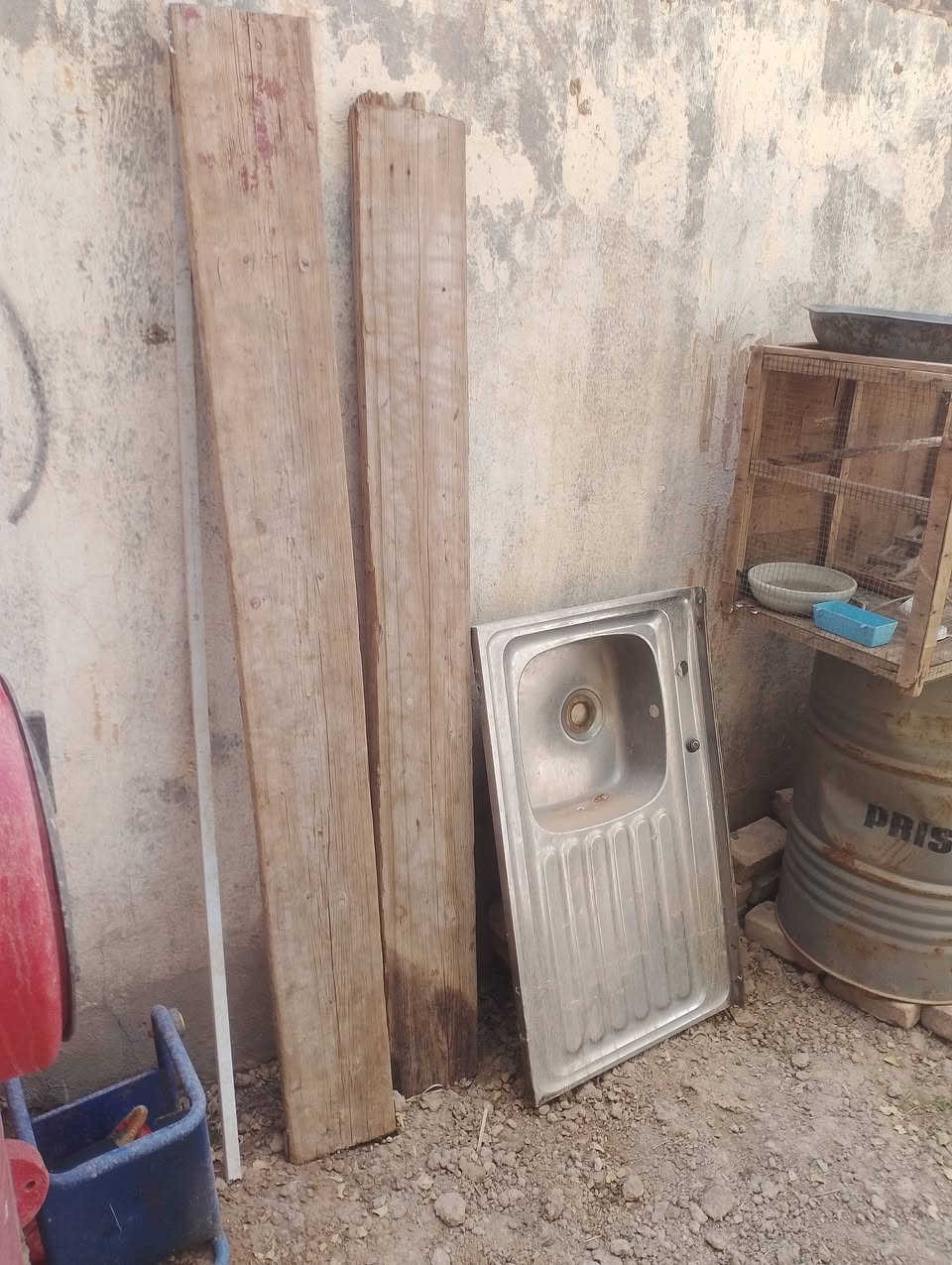 موجوده غراض البيع مقطوره ماء وبرميل نفط وسنك حوض واحدوالثاني حوضين وقفص مال طيور وكاونتر مخلوع الباب والجراره


**إذا كنت صاحب هذا الإعلان وتريد حذفه لأي سبب، رجاءا أرسل رسالة إلى الدعم الفني**