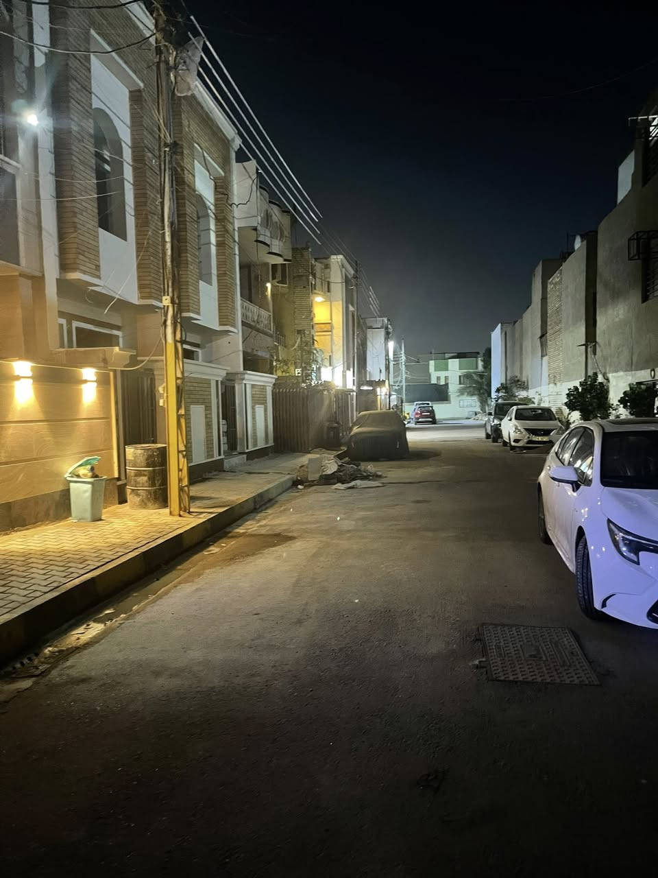 يعلن مكتب البيان للعقارات عن بيع دار مساحه125/م ‏الواجهة6-25/￼طابقين جديد 4 غرف نوم الشارع عريض الموقع بغداد الجديدة دور المسيح  الاستفسار الاتصال على الرقم مكتب البيان العقار ***********
