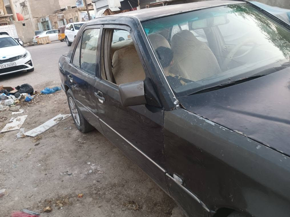 مارسدس دب موديل 88
سيارة نضافتها 50 بلميه سيارة شغالة ورقمها بغداد ابو الوكاله بلنجف يداور ثاني يوم السنوية مشروع وطني لل27 ابيع هل موجود . لسيارة عوزها سمكرة عامة وصبغ لان بيها خياسات قواعدها ابيع طاگات لكلج مال لمروحه لازم يتبدل لان تاخر لسيارة بلنمرة شي بسيط بمرور لوقت لازم يتبدل غرفتها 50 بلميه لسيارة هاي تفاصيلها كامله للعلم لگير جديد صار 4 اشهر من شادة .

السعر 25 قفل 
رقم الهاتف ***********
موجود عل خاص ولموشراي لا يتعبني الرفاعي, ذي قار
