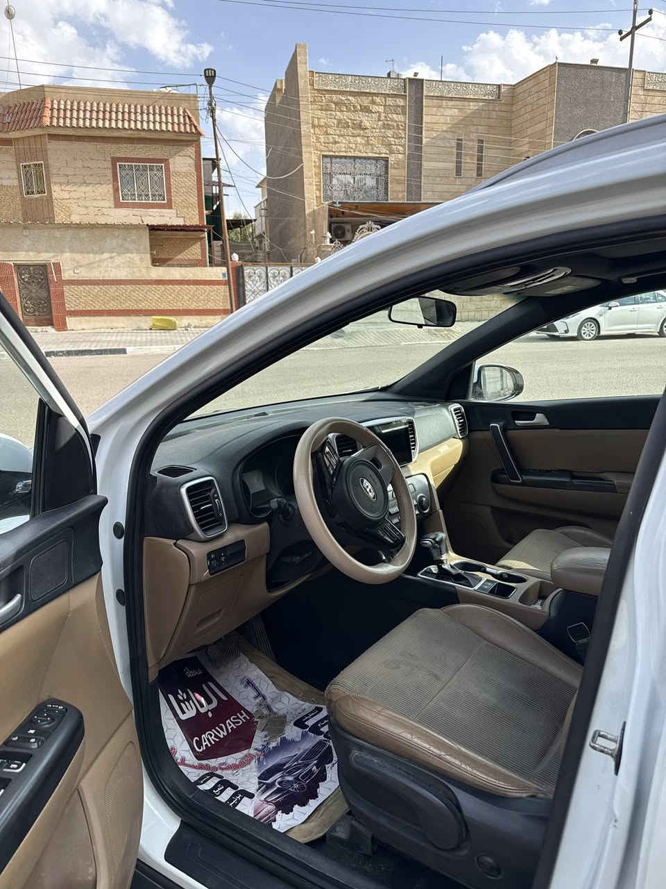 سياره خليجي داخل لونين فول مواصفات بانوراما مري شفط اشاير بلمري حساس امامي خلفي شاشه وكامره خلفيه  كشاف ضباب ممشى السياره 95 كيلو ماكو سياره بهذا الموديل ماشي هجي مودات قياده قطعتين تبريد رقم بصره بأسمي شبه مميز سياره كشرها نظيف سياره كامله بدون نقص حادث السياره بجم تعديل براس الشاصي كم مكان تكحيل  كيرمكينه حداديه وتبريد كفاله  رجاء بس الشراي يتصل هذا رقم المالك *********** سعرها ١٥٥ وبيها مجال
