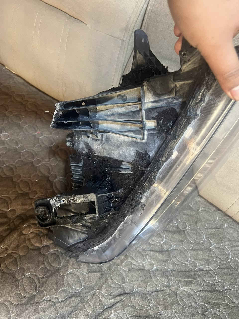 سلام عليكم لايت جمسي اكاديا شغال بي تصليح 
سعر 100 
***********
