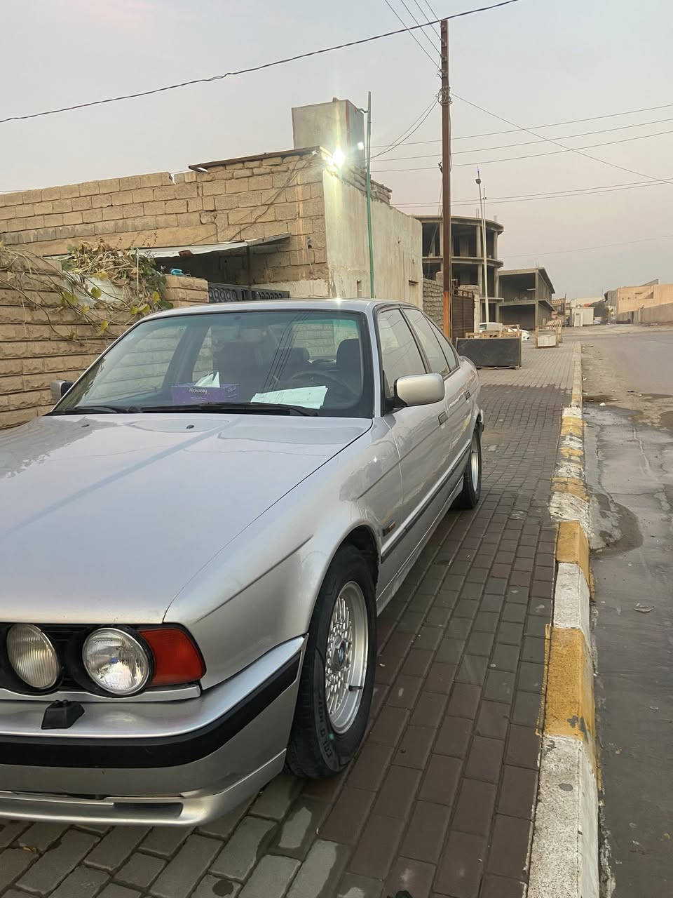 السلام عليكم ورحمه الله
بي ام دبليو 525 اصل وارد الماني موديل 1992 مسكر 

صبغ عام جمالية بدون حادث شواصي نضيفه السياره بدون خياس ☪️

…
مراوس يرهم انترا افانتي 
…

رقم بغداد  دولي جديد  سنويه ل 2029 + تحويل مباشر ✅

ويل خليه بلادي ✅

دعاميات M 

منظومة بانزين تخبل مناقصها شي

 سلايت شغال 

مسجل شاشا اصلي 

تدفئه 🟠

تبريد ثلج ✳️

غرفة كاملة جديده جلد اسود  ✔️

4 جام اوتو ✔️

تحكم مري اوتو✔️

دبل ايرباك 

محرك بشرط✅

كير اوتو بشرط✅

حداديه جديد✅

تايرات نضيفه ✅

باتري جديد✅ 

اكسل جديد بلادي ☑️ 

انطلاقيه وشلعه خير من الله 

ادامة وتعمير كامل جديد ع سياره متعوب عليها مال جناي مو شراي بياع 

اخوان السيارة كاملة واحلى من صور امانه وحياكم الله جميعاً 

السعر /60 بيها مجال 

مكانها سامراء المقدسه/***********
