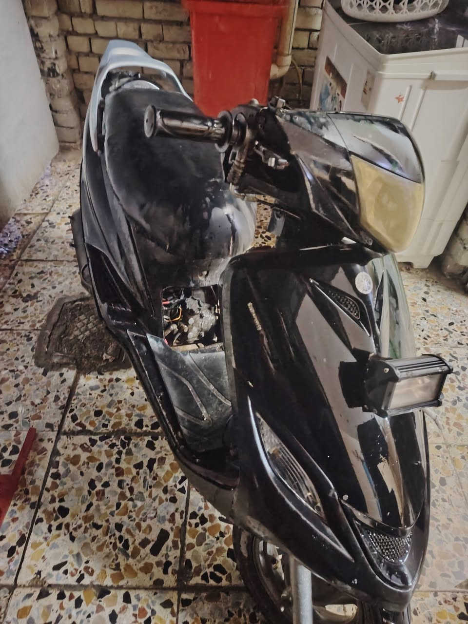 السلام عليكم دراجه ماكس 140 نظيفه كهربائيات شغاله  كفراتها ختم عوزها بس تجفيت للمحرك دراجه شغاله وتمشي أريدها ب250 بيها مجال بسيط مكاني ب الشعله الاولئ***********
