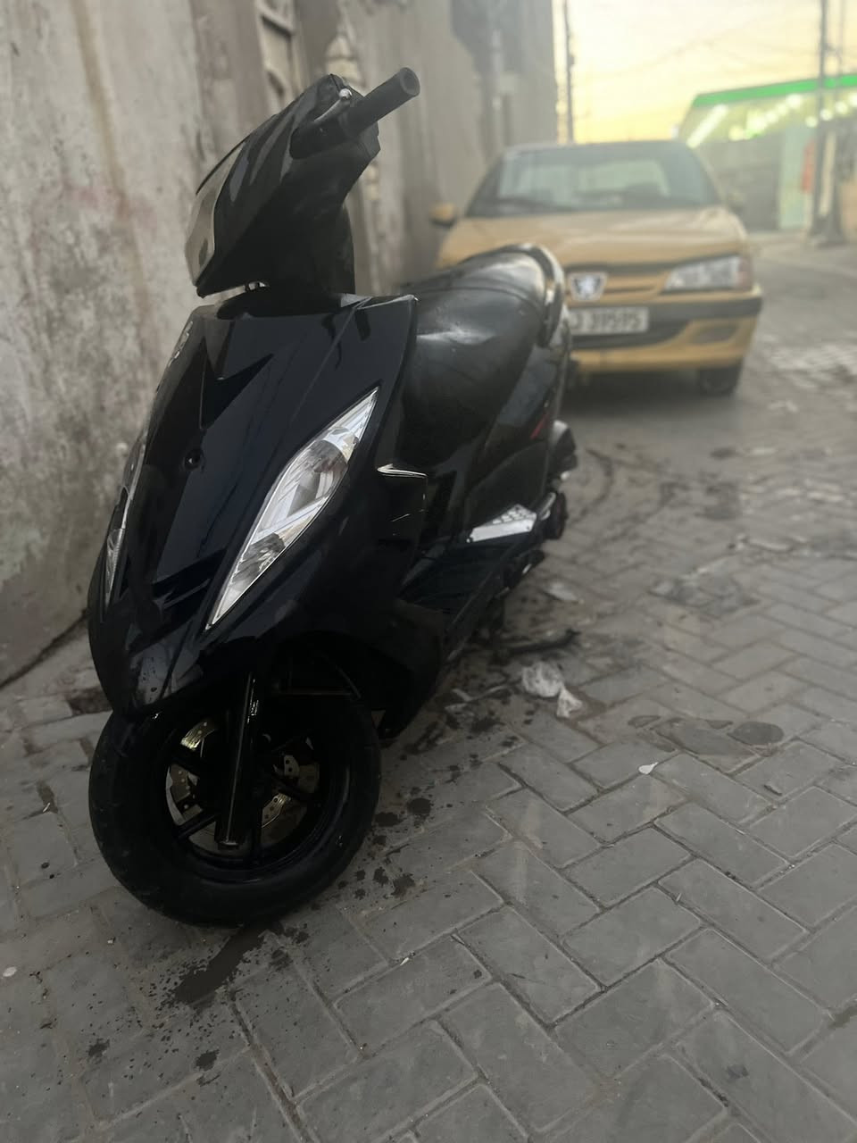 سلام عليكم جيتي آر بيها تزويد صالنصه وكلجات اصلي دبلات دراجه خير من الله سعرها ٦٥٠ راسلني واتساب وبيك خير وتدلل *********** مكان حي اور
