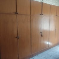 غرفة اخشاب للبيع نظيفه جدا متروكه غير مستخدمة بيه بعد چرباية وملحقات م...