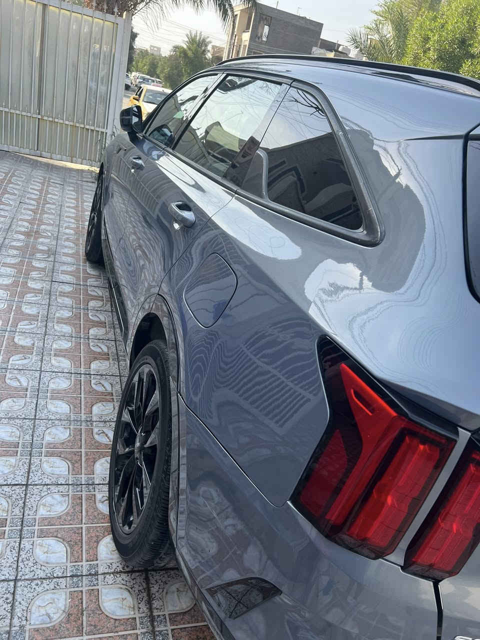 كيا سورنتو موديل 23 امريكي  فئة sx
السياره 55000 km

الحادث خلفي صندوك وجاملغات بدون شواصي ولا من الداخل

اي ارباك ما طاك بيه بدون ايرباك 

1. محرك 2500 تيربو

2. كير 8 نمر

3.كير DCT

4. بانوراما

5. بصمة : تشغيل - ابواب - صندوك

6. صندوك كهرباء

7. شاشة كبيرة 

8. لون مميز رصاصي

9. انظمة القياده 5

10. كشنات جلد لون ابيض

11. كراسي كهرباء فول تحكم  

12. اضواء ترحيب عند الاقتراب مع ترحيب داخلي عند الصعود او المغادرة

13. شحن وايرليس

14. منافذ يو اس بي

15. هاند بريك بصمة

16. اوتو هولد

17. كاميرا خلفية

18. فول رادارات امامية وخلفية وجانبية

19. تحديد مسار ذكي

20. قيادة أليه ذكية

21. نقطة عمياء

22. كروز سرعة

23. تدفئة كشنات

26. اوتو ستوب

27- وضعيه تحديد مسار

28. اشاير بالمري

29. تشغيل عن بعد

30. شاشة لمس لتحكم الميديا او لتبريد

31. ستيرن فول تحكمات

34.لايتات LED

35.كامرات 360درجه 

36.vip. 6راكب 

***********

262 $ الف دولار
