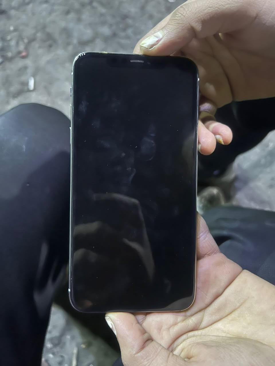 أيفون 11 برو ماكس  السعر 325يرهم مراوس
ذاكره 256
بطارية 75مامبدله

كلشي شغال مستبدل شاشة فيس ايدي شغال
مكاني بغداد تقطع درويش توصيل ماعندي 
متواجد واتساب /  ***********
