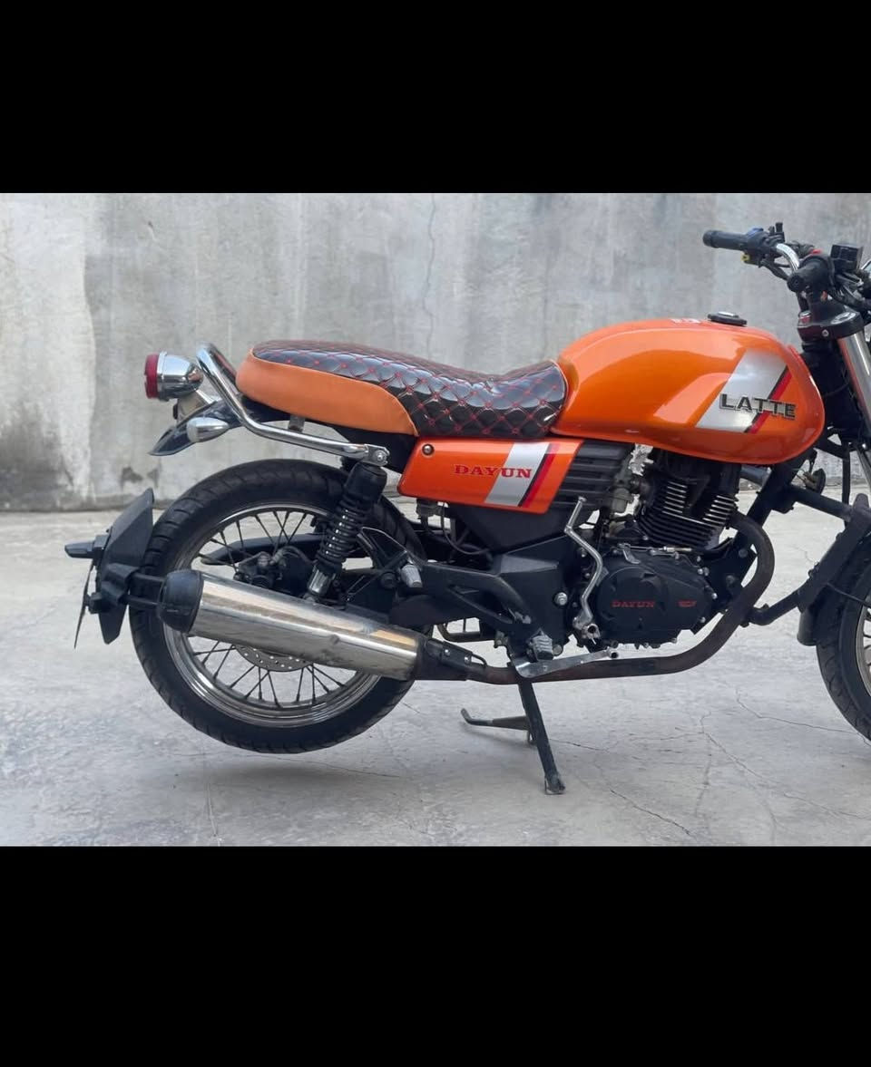 السلام عليكم  دايوان لايتي 2022 نضيفه وأوراق كامله
سعر 1500 العنوان بغداد
*********** متوفر واتساب
