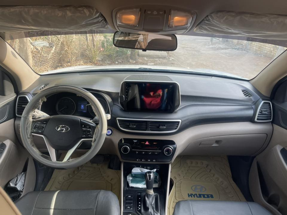 توسان 19 كفاله عامه 
ماشيه 65 كم 
رقم اربيل 
مكانه ديوانيه 
سعر 200
*********** وات ساب
