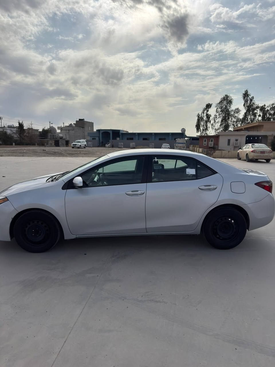 سلام عليكم عندي كورلا 2016 كلين مواصفات LE لون سلڤر السياره جديده مابيها اي شي واردي كندي بس بيها جاملغ سكن متبدل نفس لون رايده ب135 ماشيه 60الف ميل لتفاصيل اكثر خابر على هذا رقم ***********
