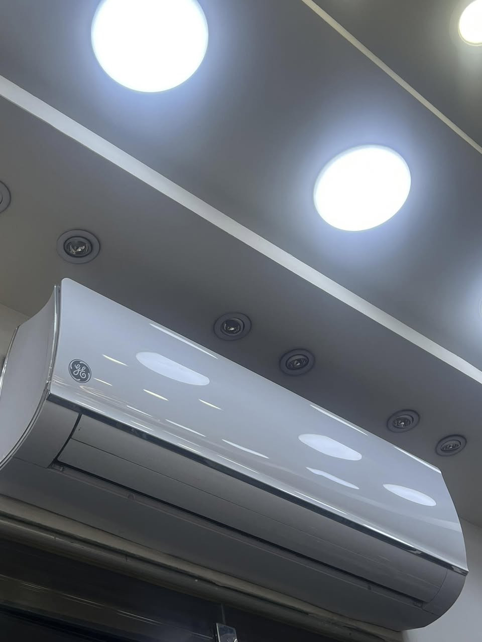 سبلت جنيرال الكترك 2 طن استعمال موسم واحد فقط 
السبلت كلش نضيف الغاز كامل و مقفول بي 
السعر 550الف  وبي مجال 
بغداد حي العدل 
***********
