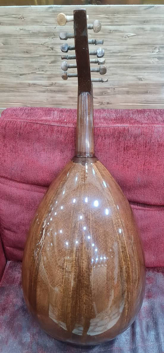 سلام عليكم للبيع عود زرياب شرقي صوت مميز جدآ المكان شهداء البياع السعر والاستفسار الاتصال  *********** يوجد واتساب
