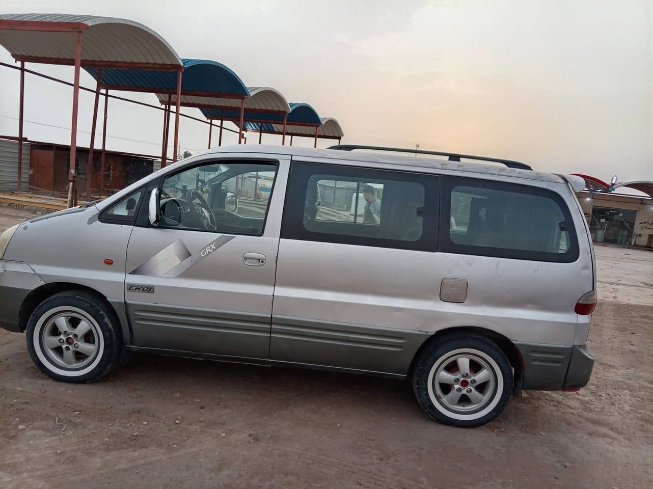 سلام عليكم ستاركس للبيع مسكر محركه جديد تونه شادينه كير اوتماتيك مصفره هيه وغرامات  بتر 8 راكب مكفوال من ضرب القويه سياره جديده جاهزه المكان الديوانية الحمزه الشرقي رقم والا ستفسار مكلف بنشر ***********
