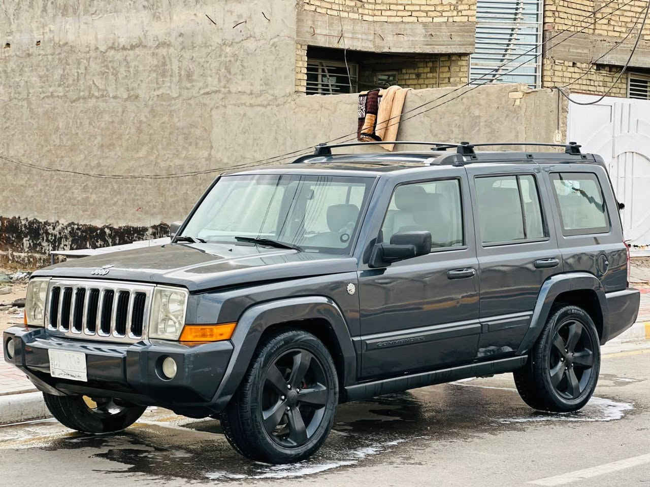 سلام عليكم جيب كومندر موديل 2007 السعر 80 وبي مجال مكفوله من ضربه بيه مكانات صبغ جماليه فول موصفات مكينه V8 كشنات جلد 3قطع تبريد صندوك كهربائي سبعه راكب 3 فتحات بلقماره كشنات تدفئه تبريد كشن كهربائي  مكينه وكير كفاله تخم تاير حداديه تبريد ثلج رقم بغداد تحويل مباشر للستفسار ***********
