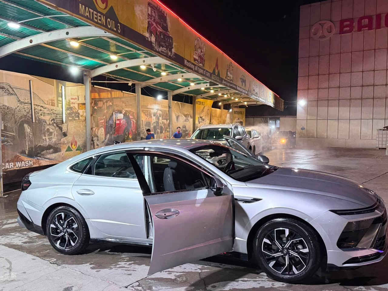 � للبيع هيونداي سوناتا SEL موديل 2025 – وارد أمريكي 🇺🇸
✅مع كوبون

✅ محرك 2.5L GDI اقتصادي وقوي

✅ قير أوتوماتيك 8 سرعات

✅ تشغيل بصمة (Push Start)

✅ دخول ذكي (Smart Key)

✅ شاشة لمس كبيرة

✅ Apple CarPlay وAndroid Auto

✅ كاميرا خلفية

✅ حساسات خلفية

✅ مثبت سرعة

✅ تحكم بالدركسون (ستيرن)

✅ مكيف أوتوماتيك مزدوج

✅ إنارة LED أمامية وخلفية

✅ جنوط ألمنيوم أصلية

✅ أنظمة أمان Hyundai SmartSense (مساعد الحفاظ على المسار، فرملة طوارئ، تنبيه الاصطدام، مراقبة انتباه السائق)

⚠️ضرر السيارة بابين تبديل شركة

هزه سنويه كلشي جديد تحويل مباشر

🚘 السيارة نظيفة جداً، جاهزة للاستخدام، والفحص مسموح للجادين.

📩 للاستفسار أو التواصل

***********
