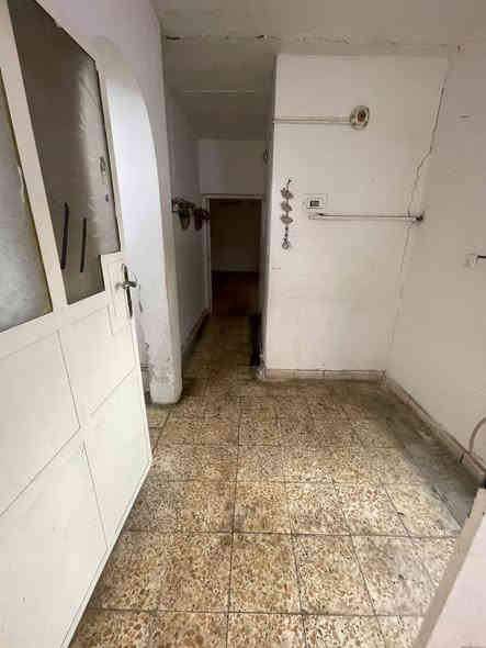 #للايجار____في____السيدية 
مشتمل طابق ارضي معزول 

يحتوي على غرفة وصالة ومطبخ وخدمات 

قيمة الاجار:550 قفل 

للاستفسار:***********

او زيارة مكتب الفهد الهندسي للمقاولات العامة/شارع جامع الاقصى مقابل مكتبة الحكم سنتر
