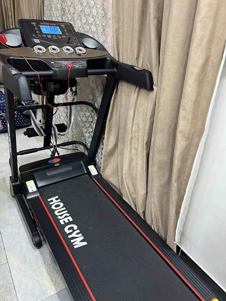 جهاز جري جبلي يتحمل وزن 300K بحالة جيداً جداً وعليه اضافة مذيب للشحوم الاستفسار 
***********

